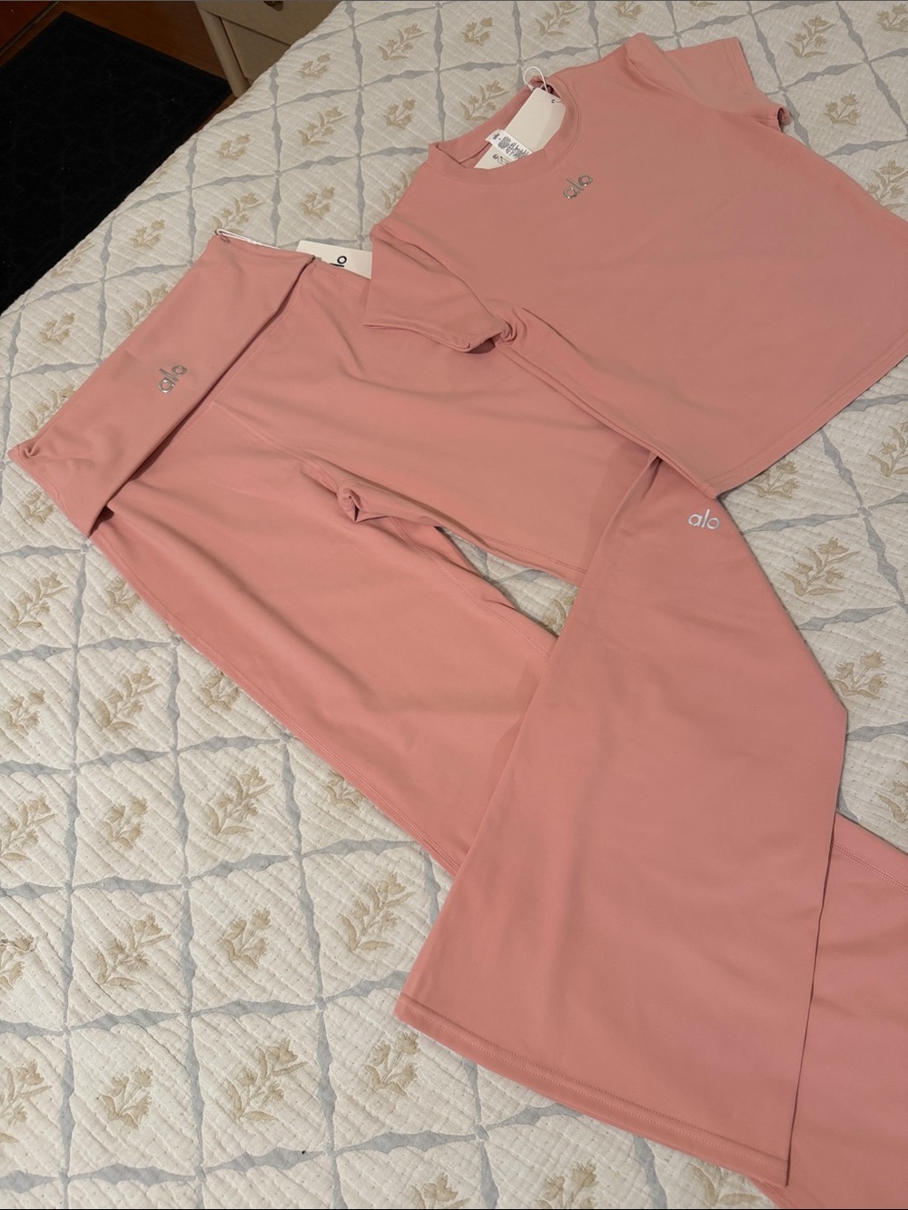 ALO Yoga Dusty Pink Flare set leggings and top